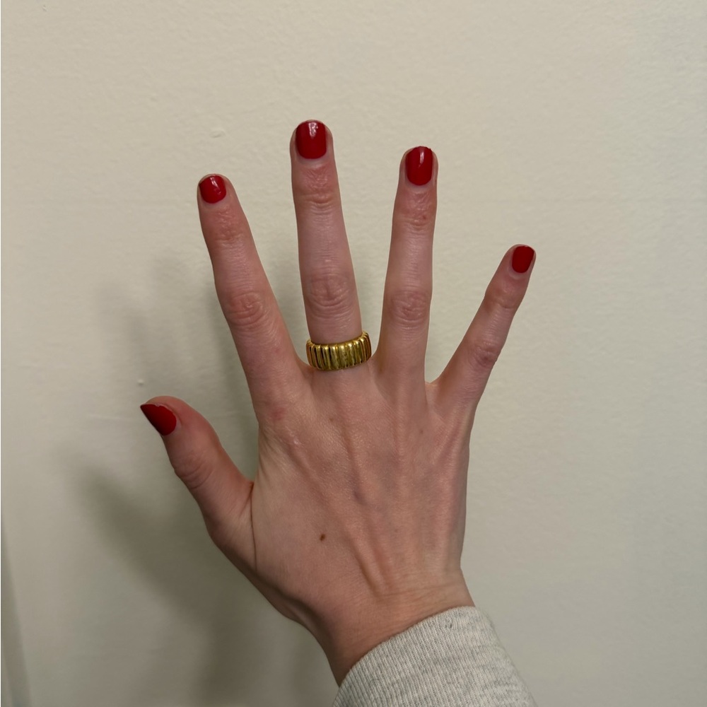 Mejuri Gold Ribbed Ring - Picture 5 of 5